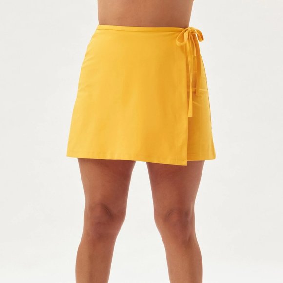 LE Girlfriend Collective Weekend Wrap Skort in Citrine - Picture 5 of 6